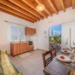 Apartman Moudilos 1 *